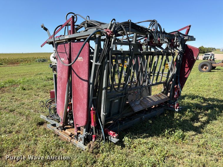 image for item EW2225 WW Livestock Systems  squeeze chute