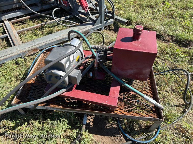 image for item EW2225 WW Livestock Systems  squeeze chute