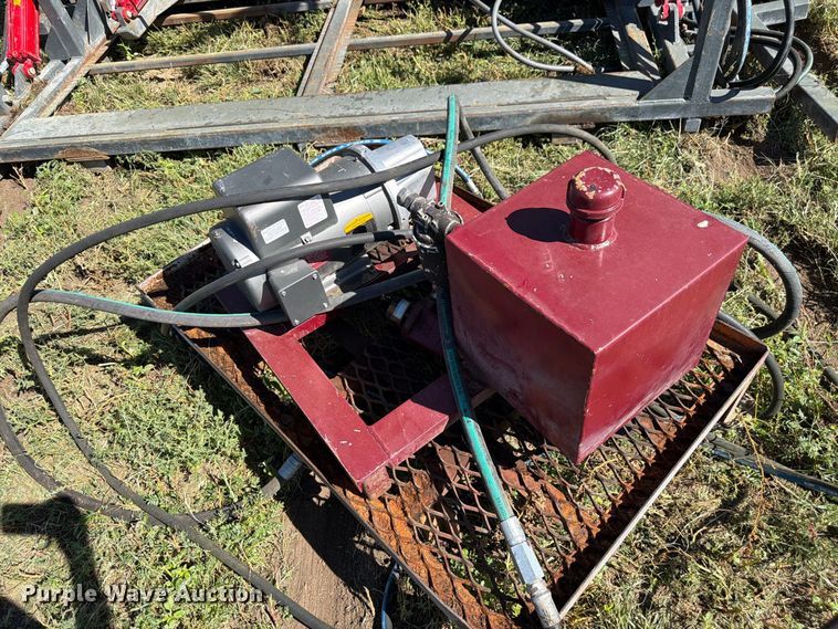 image for item EW2225 WW Livestock Systems  squeeze chute