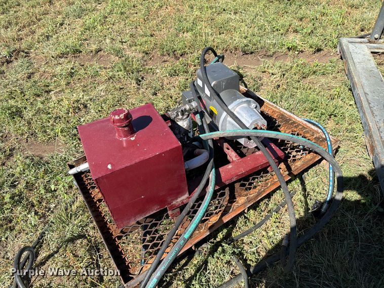image for item EW2225 WW Livestock Systems  squeeze chute