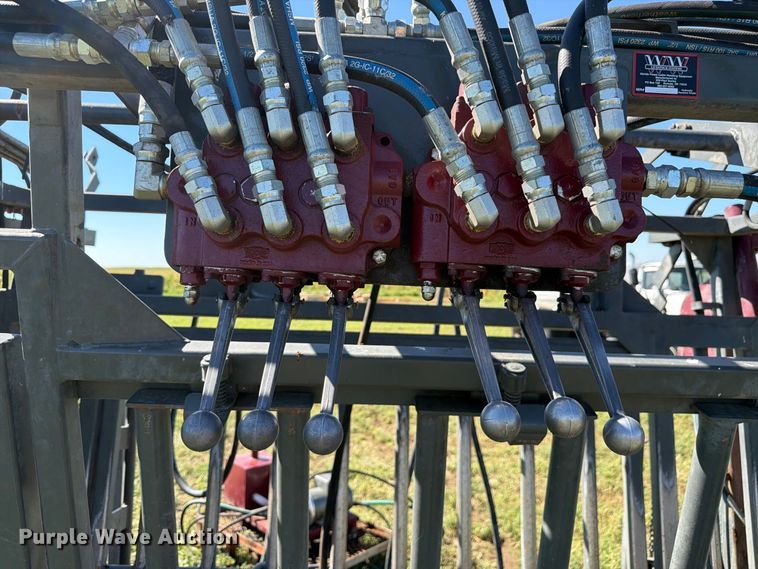 image for item EW2225 WW Livestock Systems  squeeze chute