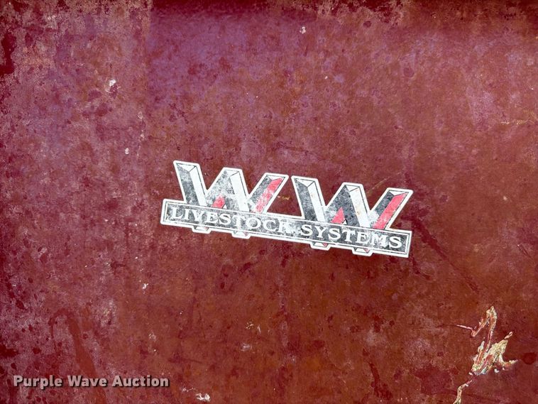 image for item EW2225 WW Livestock Systems  squeeze chute