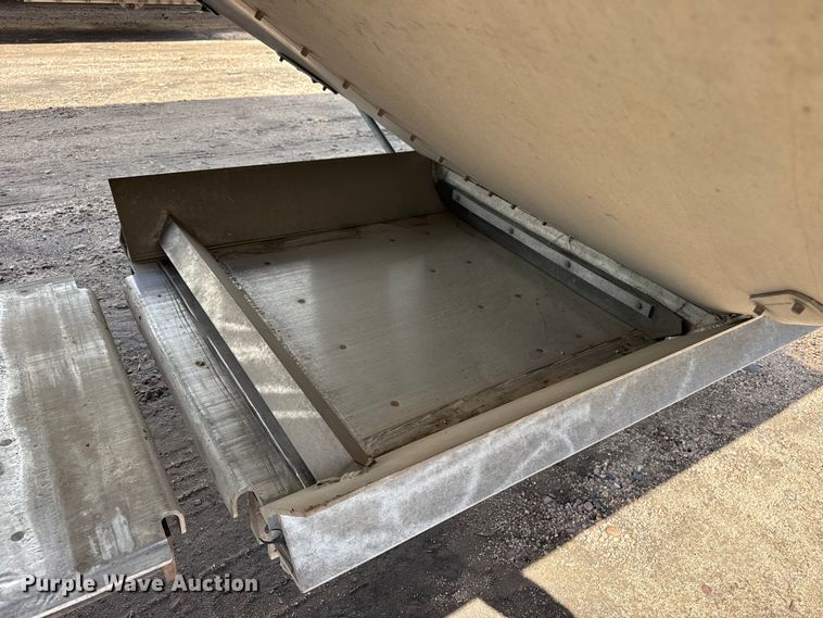 image for item EW4252 2017 Timpte grain trailer