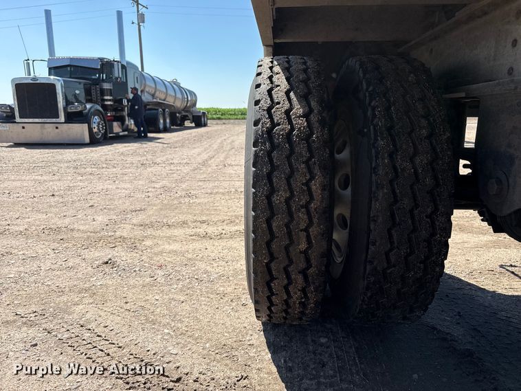 image for item EW4254 2017 Wilson DWH-650 grain trailer