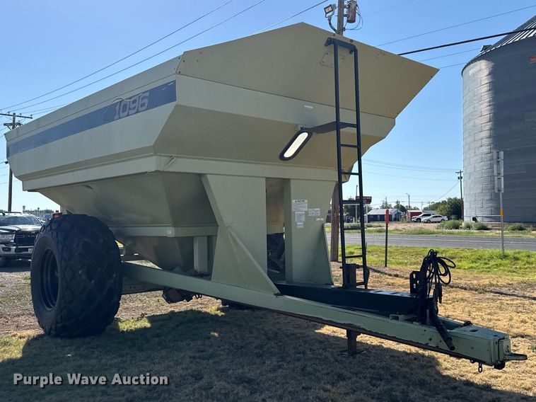 image for item EW4259 Orthman 1096 grain cart