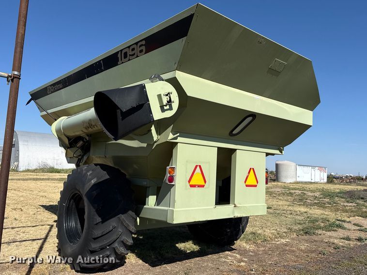 image for item EW4259 Orthman 1096 grain cart