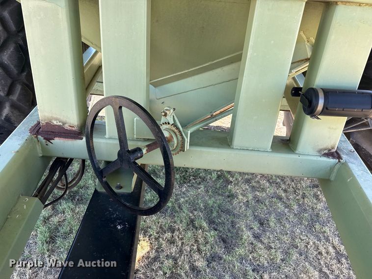 image for item EW4259 Orthman 1096 grain cart