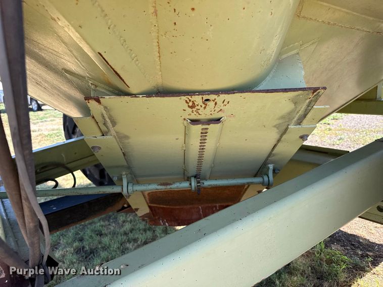 image for item EW4259 Orthman 1096 grain cart