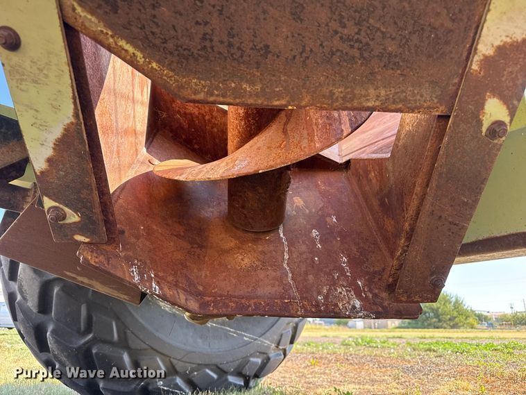 image for item EW4259 Orthman 1096 grain cart
