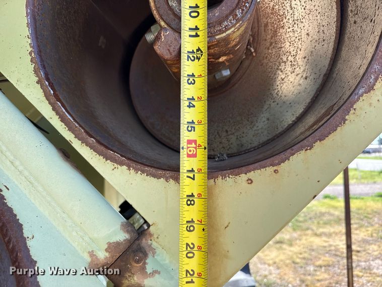 image for item EW4259 Orthman 1096 grain cart