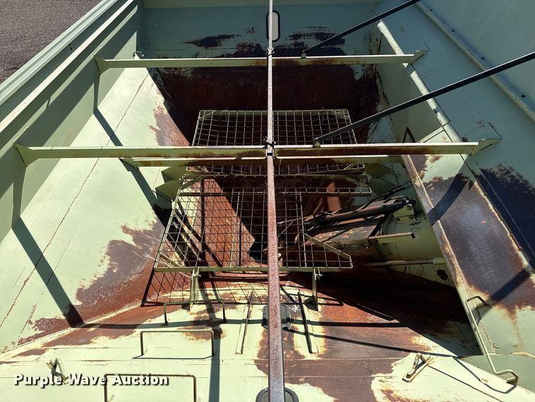 image for item EW4259 Orthman 1096 grain cart