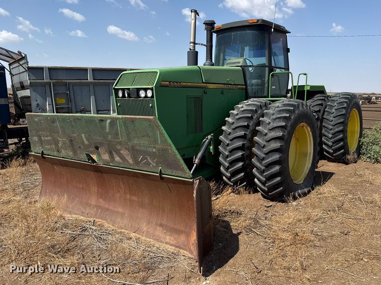 1993 John Deere 8770 4WD tractor