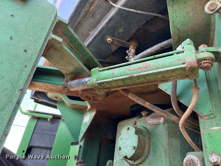 image for item EW4271 1993 John Deere 8770 4WD tractor