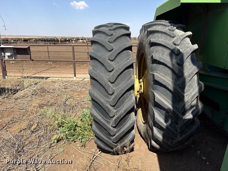 image for item EW4271 1993 John Deere 8770 4WD tractor