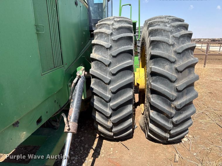image for item EW4271 1993 John Deere 8770 4WD tractor
