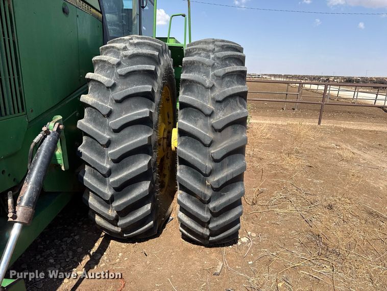 image for item EW4271 1993 John Deere 8770 4WD tractor