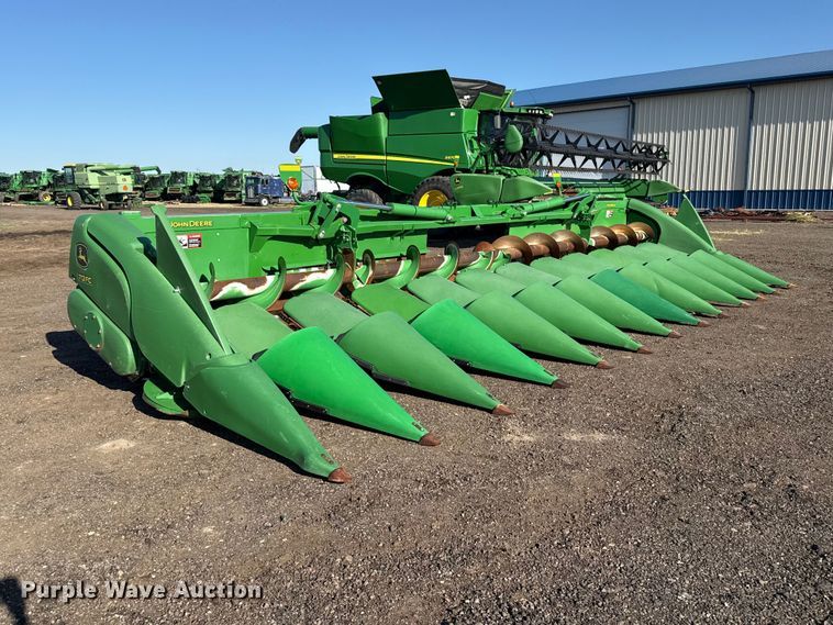 image for item EW4281 2018 John Deere 712C corn head