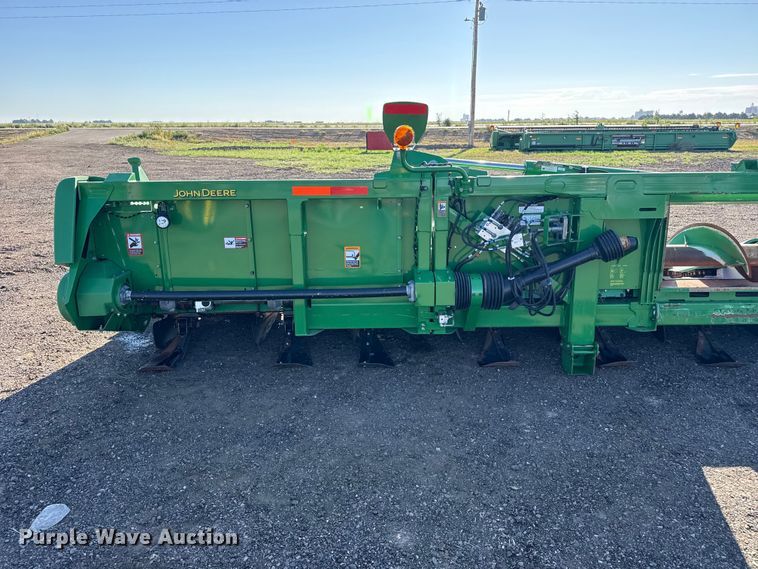 image for item EW4281 2018 John Deere 712C corn head