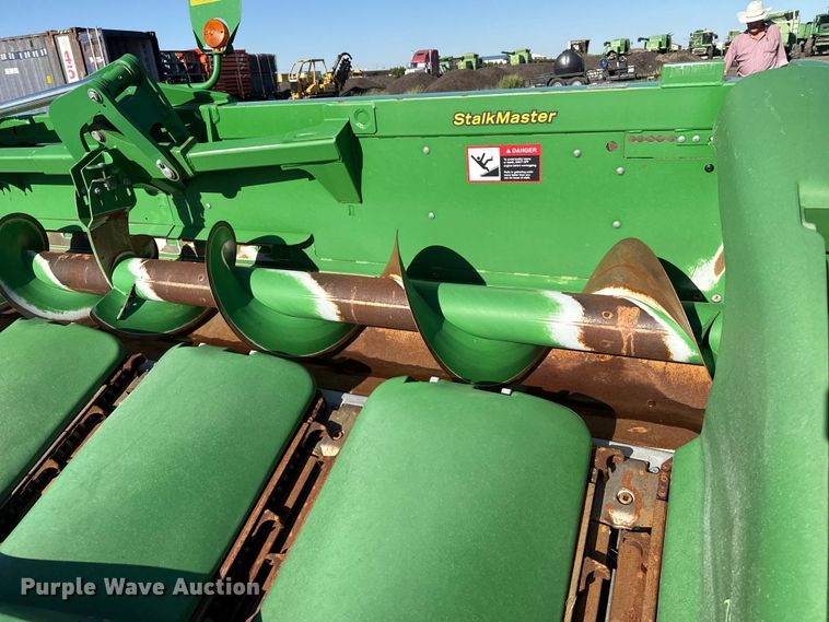 image for item EW4281 2018 John Deere 712C corn head