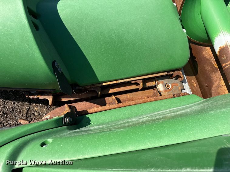 image for item EW4281 2018 John Deere 712C corn head