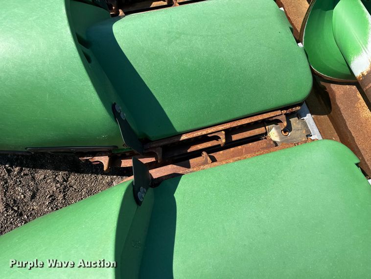 image for item EW4281 2018 John Deere 712C corn head