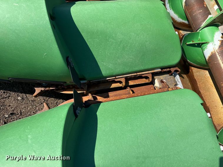 image for item EW4281 2018 John Deere 712C corn head