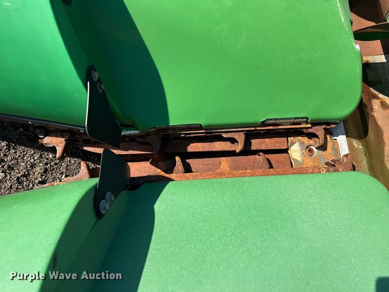 image for item EW4281 2018 John Deere 712C corn head