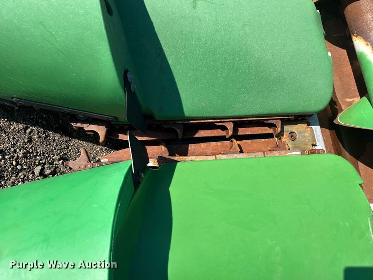 image for item EW4281 2018 John Deere 712C corn head