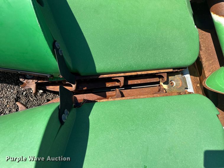 image for item EW4281 2018 John Deere 712C corn head