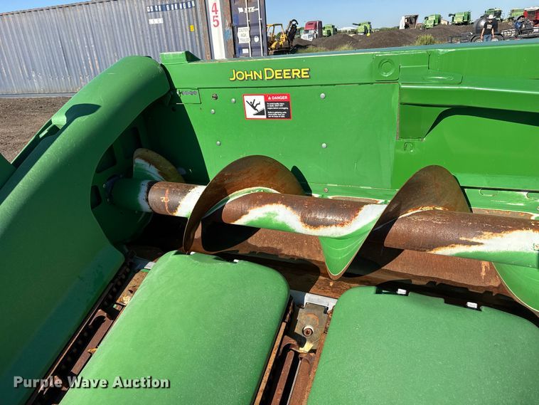 image for item EW4281 2018 John Deere 712C corn head
