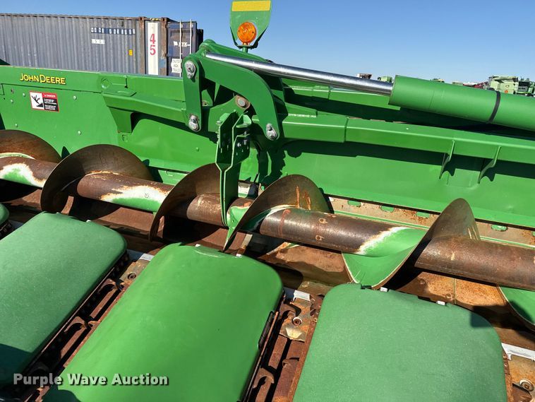 image for item EW4281 2018 John Deere 712C corn head