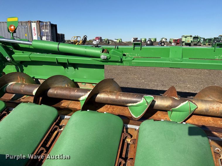 image for item EW4281 2018 John Deere 712C corn head