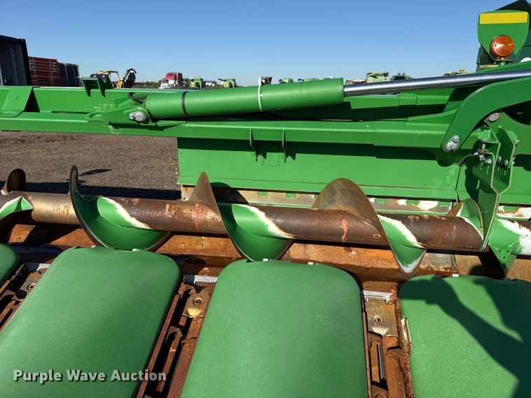 image for item EW4281 2018 John Deere 712C corn head