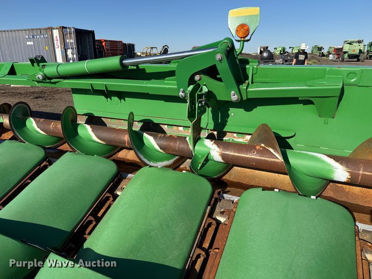 image for item EW4281 2018 John Deere 712C corn head
