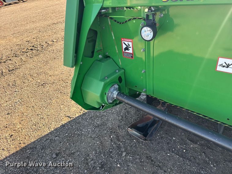 image for item EW4281 2018 John Deere 712C corn head