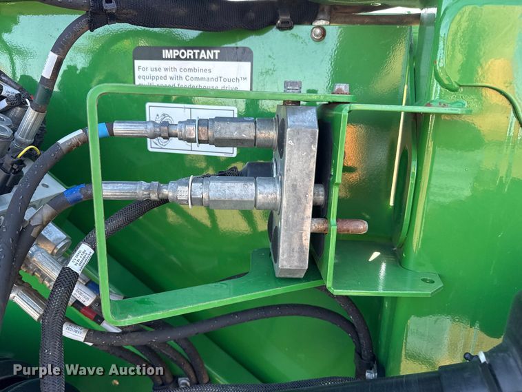 image for item EW4281 2018 John Deere 712C corn head
