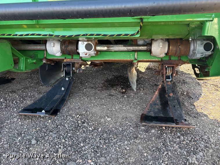 image for item EW4281 2018 John Deere 712C corn head