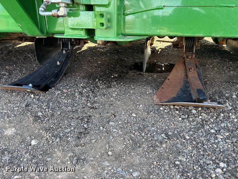 image for item EW4281 2018 John Deere 712C corn head