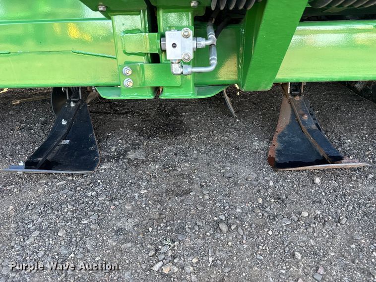 image for item EW4281 2018 John Deere 712C corn head