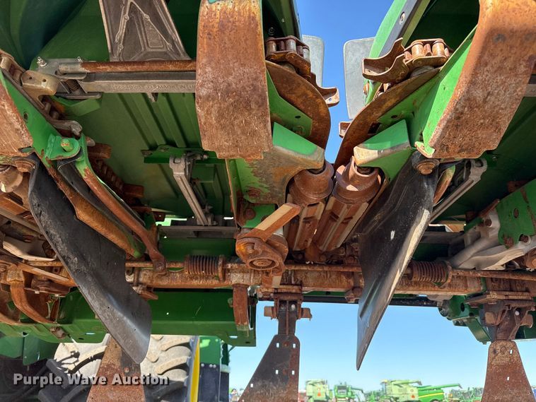 image for item EW4281 2018 John Deere 712C corn head