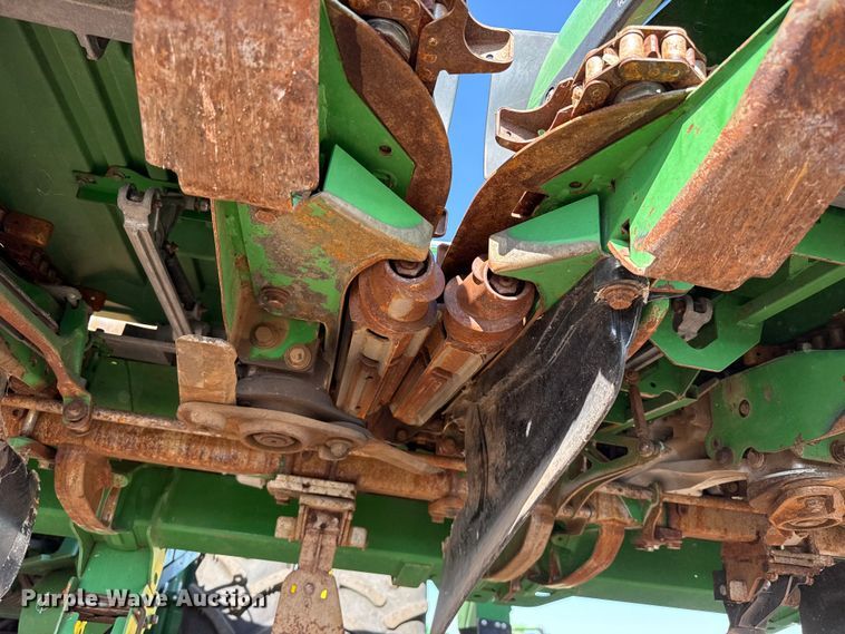 image for item EW4281 2018 John Deere 712C corn head