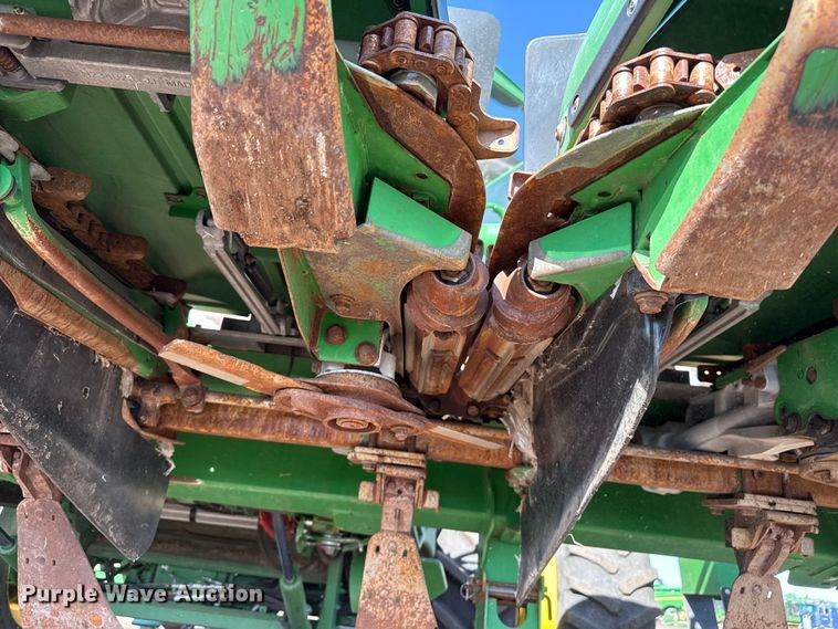 image for item EW4281 2018 John Deere 712C corn head