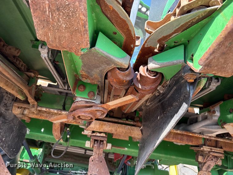 image for item EW4281 2018 John Deere 712C corn head
