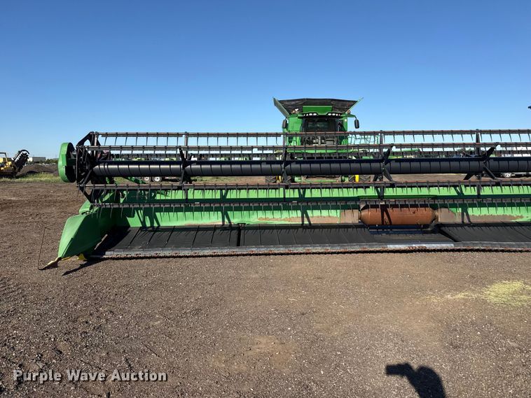 image for item EW4282 2012 John Deere 635FD HydraFlex flex draper head