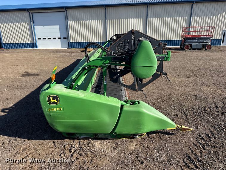 image for item EW4282 2012 John Deere 635FD HydraFlex flex draper head