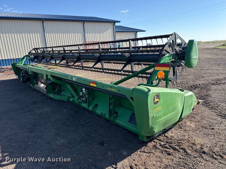 image for item EW4282 2012 John Deere 635FD HydraFlex flex draper head