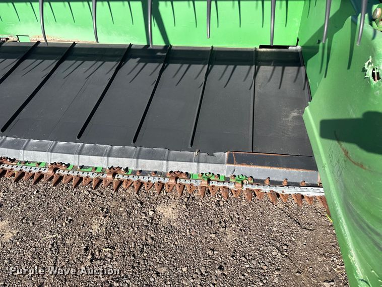 image for item EW4282 2012 John Deere 635FD HydraFlex flex draper head