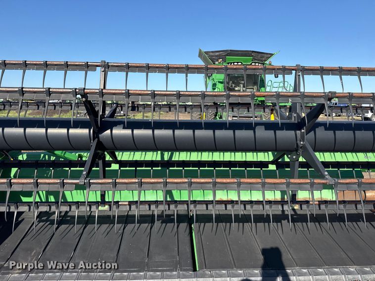 image for item EW4282 2012 John Deere 635FD HydraFlex flex draper head