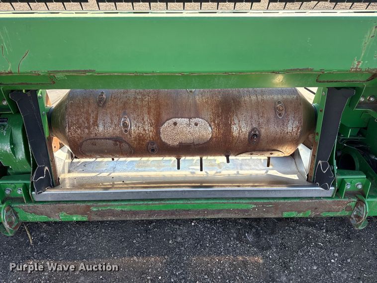 image for item EW4282 2012 John Deere 635FD HydraFlex flex draper head