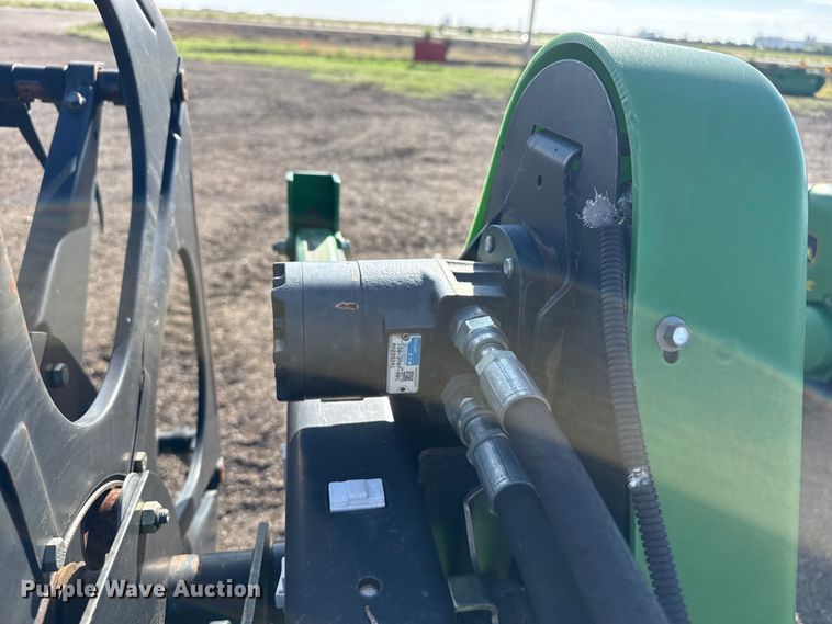 image for item EW4282 2012 John Deere 635FD HydraFlex flex draper head
